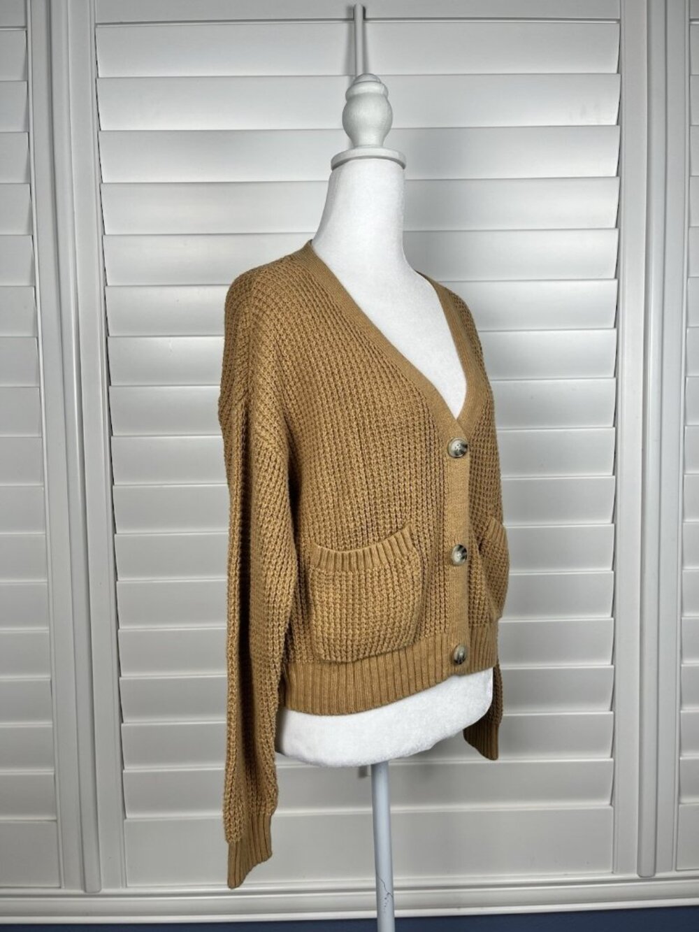 Moon & Madison Women’s M Camel Brown Waffle Knit Button Cardigan Pockets